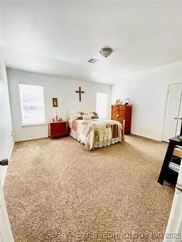 Bedroom - 3527 E Berkeley St, Broken Arrow, OK 74014 photo 3 of 4