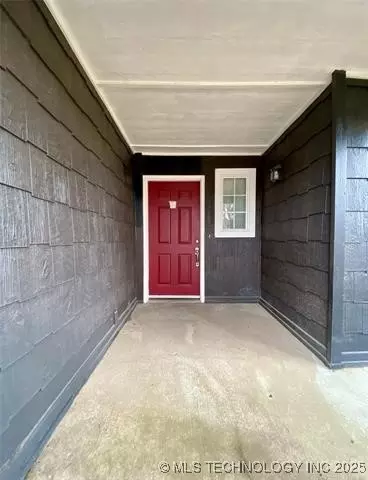 Exterior - 3527 E Berkeley St, Broken Arrow, OK 74014 photo 1 of 2