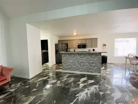 Kitchen - 3527 E Berkeley St, Broken Arrow, OK 74014 photo 7 of 7