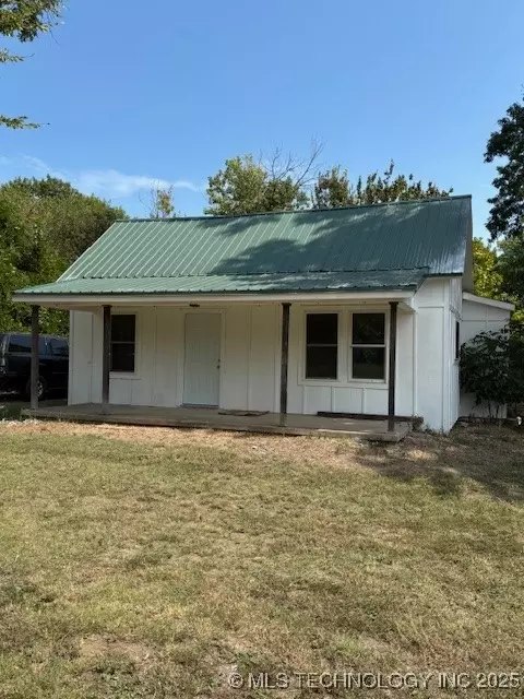 1302 N Proctor Ave, Wagoner, OK 74467