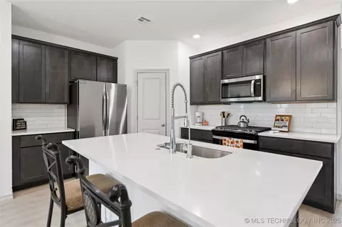 Kitchen - 7402 E Pittsburg Ct, Broken Arrow, OK 74014 photo 1 of 4