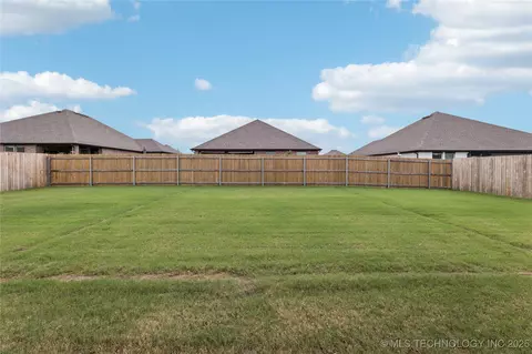 Exterior - 7402 E Pittsburg Ct, Broken Arrow, OK 74014 photo 2 of 3