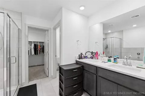 Bath - 7402 E Pittsburg Ct, Broken Arrow, OK 74014 photo 1 of 4