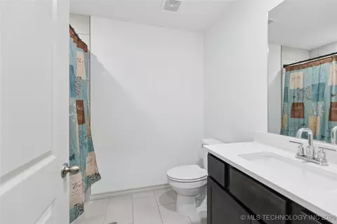 Bath - 7402 E Pittsburg Ct, Broken Arrow, OK 74014 photo 4 of 4