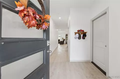 Entry Way - 7402 E Pittsburg Ct, Broken Arrow, OK 74014 photo 1 of 3