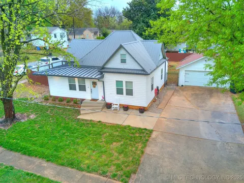 222 E Pecan St, Coweta, OK 74429