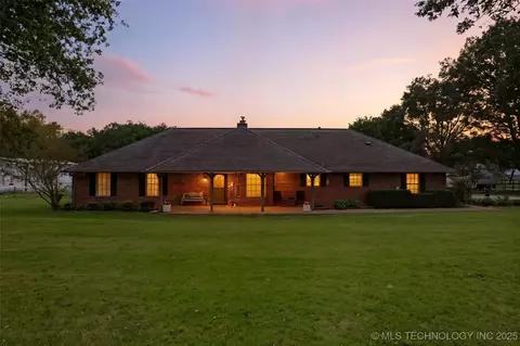 9060 E Prairie View Dr, Claremore, OK 74019
