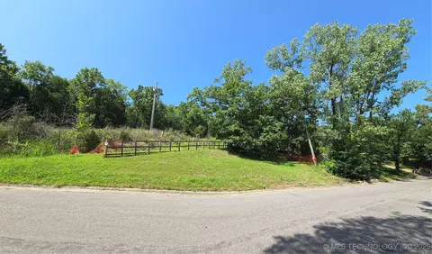 1274 Sleepy Hollow Dr, Catoosa, OK 74015