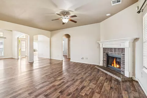1221 E 134th St, Glenpool, OK 74033 photo 14