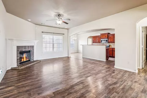 1221 E 134th St, Glenpool, OK 74033 photo 12