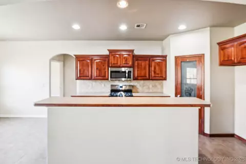 1221 E 134th St, Glenpool, OK 74033 photo 15