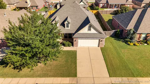 1221 E 134th St, Glenpool, OK 74033 photo 2