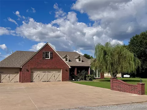 51 Willow Dr, Pryor, OK 74361