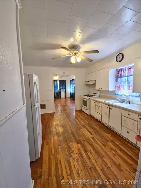 616 E Cherry St, Cushing, OK 74023 photo 7