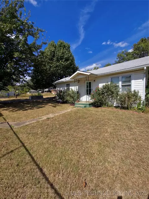 616 E Cherry St, Cushing, OK 74023 photo 2