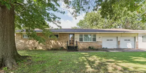 617 S Thompson St, Vinita, OK 74301