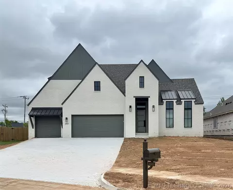 2831 E 141st Ct S, Bixby, OK 74008