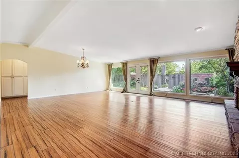2116 E 59th Place 4f, Tulsa, OK 74105 photo 9