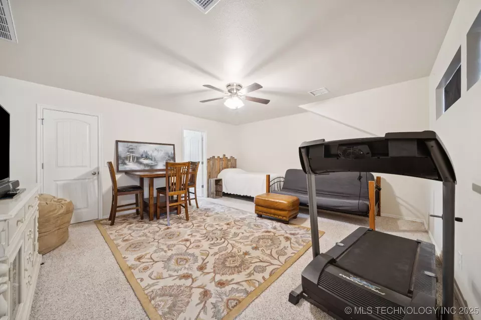 Bedroom - 22485 Riverwood Dr, Claremore, OK 74019 photo 5 of 5