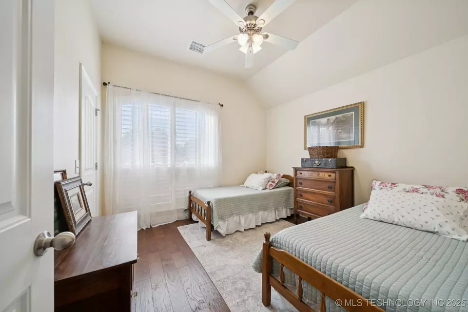Bedroom - 22485 Riverwood Dr, Claremore, OK 74019 photo 4 of 5