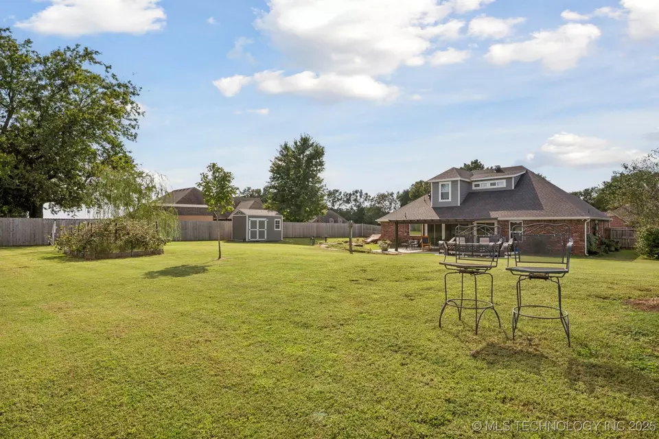 Exterior - 22485 Riverwood Dr, Claremore, OK 74019 photo 6 of 10
