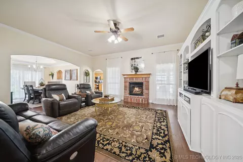 Living - 22485 Riverwood Dr, Claremore, OK 74019 photo 1 of 3