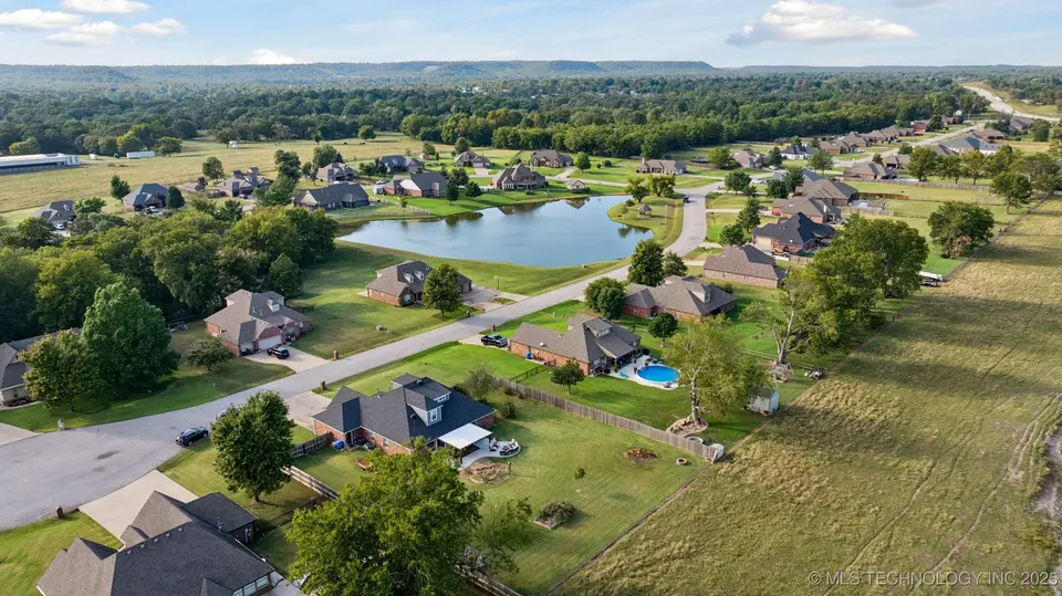 View/Area - 22485 Riverwood Dr, Claremore, OK 74019 photo 5 of 5