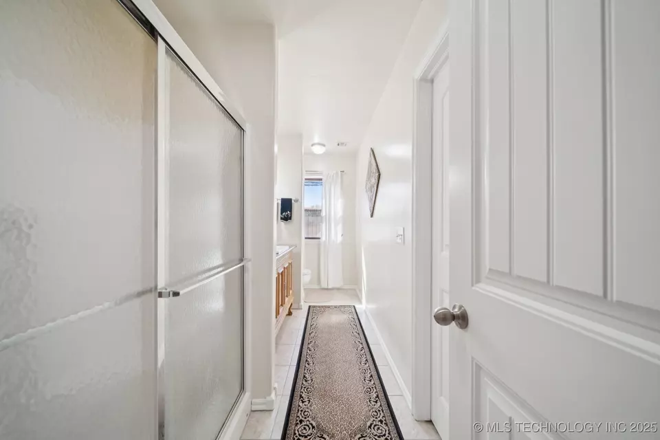 Entry Way - 22485 Riverwood Dr, Claremore, OK 74019 photo 5 of 5