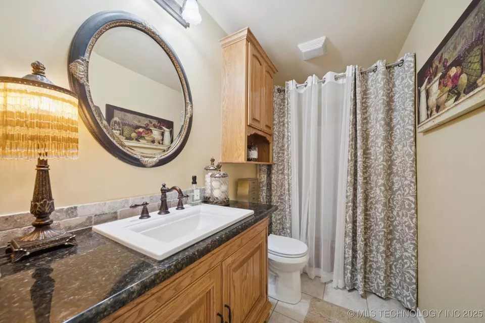 Bath - 22485 Riverwood Dr, Claremore, OK 74019 photo 5 of 6