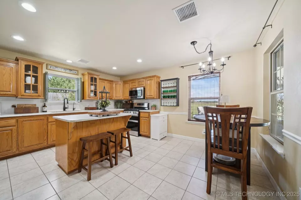 Kitchen - 22485 Riverwood Dr, Claremore, OK 74019 photo 1 of 6