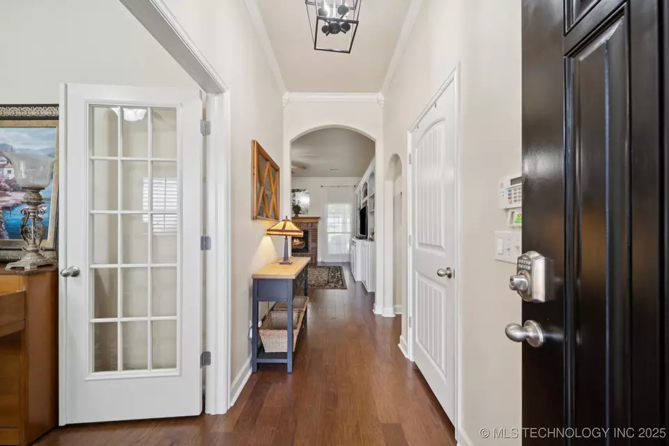 Entry Way - 22485 Riverwood Dr, Claremore, OK 74019 photo 2 of 5