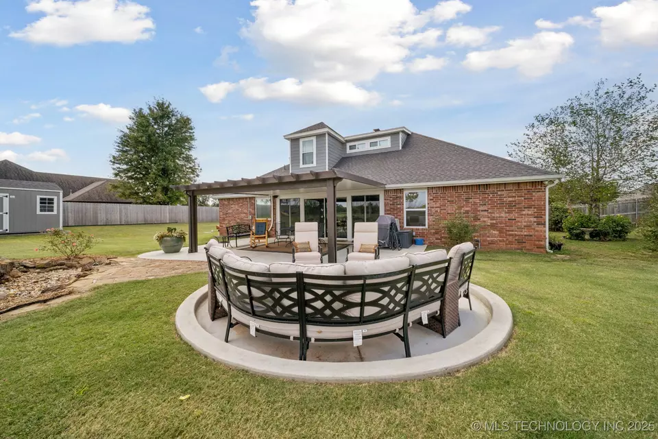 Exterior - 22485 Riverwood Dr, Claremore, OK 74019 photo 8 of 10