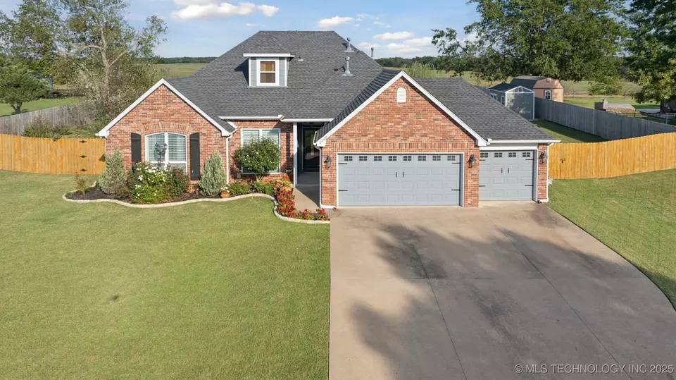 Exterior - 22485 Riverwood Dr, Claremore, OK 74019 photo 2 of 10