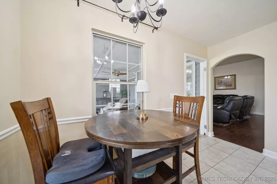 Dining - 22485 Riverwood Dr, Claremore, OK 74019 photo 3 of 3