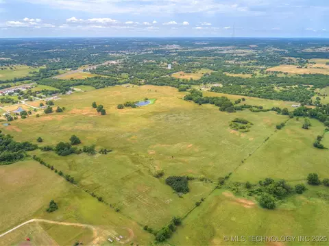 S 289th East Avenue, Coweta, OK 74429