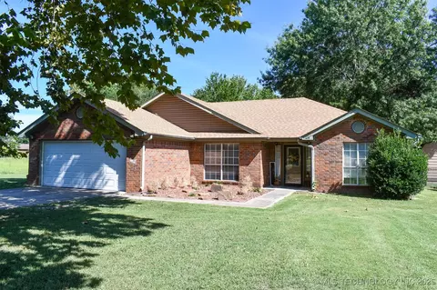 1108 Bermuda Dr, Stigler, OK 74462