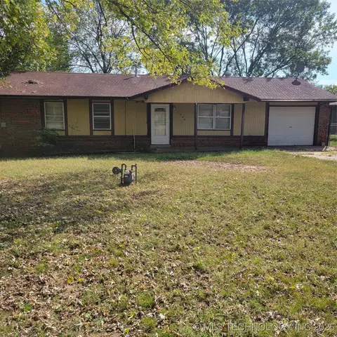 1004 NE 9th St, Wagoner, OK 74467