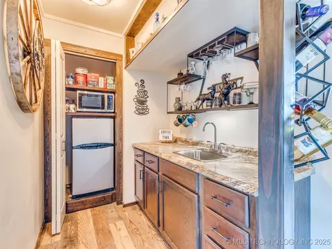 Kitchen - 25888 E 191st St S, Haskell, OK 74436 photo 5 of 8