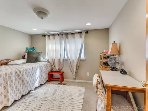 Bedroom - 25888 E 191st St S, Haskell, OK 74436 photo 4 of 5
