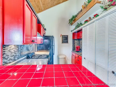 Kitchen - 25888 E 191st St S, Haskell, OK 74436 photo 6 of 8