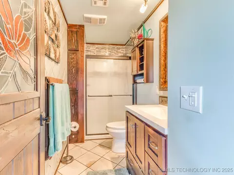 Bath - 25888 E 191st St S, Haskell, OK 74436 photo 2 of 6