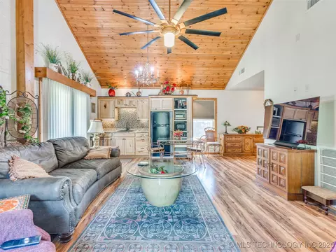 Living - 25888 E 191st St S, Haskell, OK 74436 photo 2 of 8