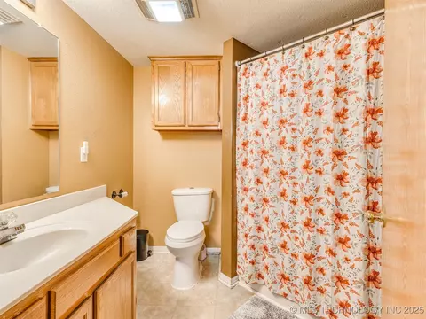 Bath - 25888 E 191st St S, Haskell, OK 74436 photo 5 of 6