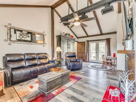 Living - 25888 E 191st St S, Haskell, OK 74436 photo 4 of 8