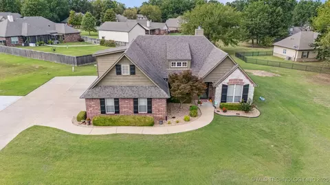 34 Woodcreek Ln, Pryor, OK 74361