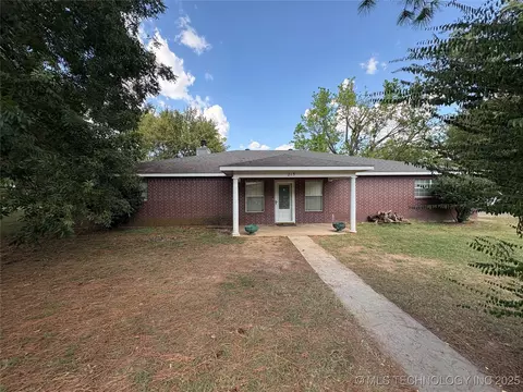 Exterior - 215 E Leecraft, Colbert, OK 74733 photo 3 of 6