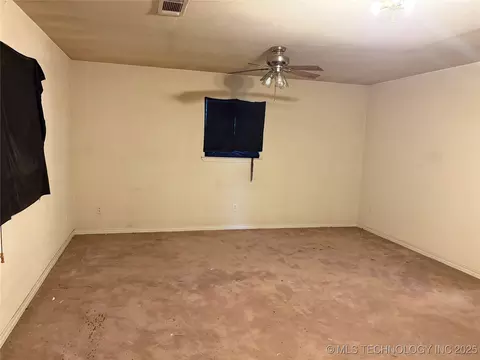 Bedroom - 215 E Leecraft, Colbert, OK 74733 photo 1 of 4