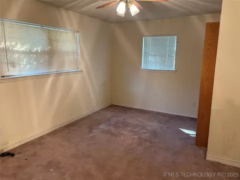 Bedroom - 215 E Leecraft, Colbert, OK 74733 photo 4 of 4