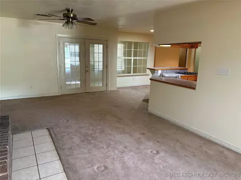 Living - 215 E Leecraft, Colbert, OK 74733 photo 1 of 9