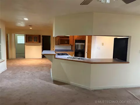 Living - 215 E Leecraft, Colbert, OK 74733 photo 4 of 9